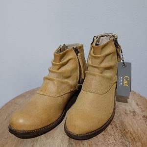 NWT Caterpillar Leather Ankle Boots